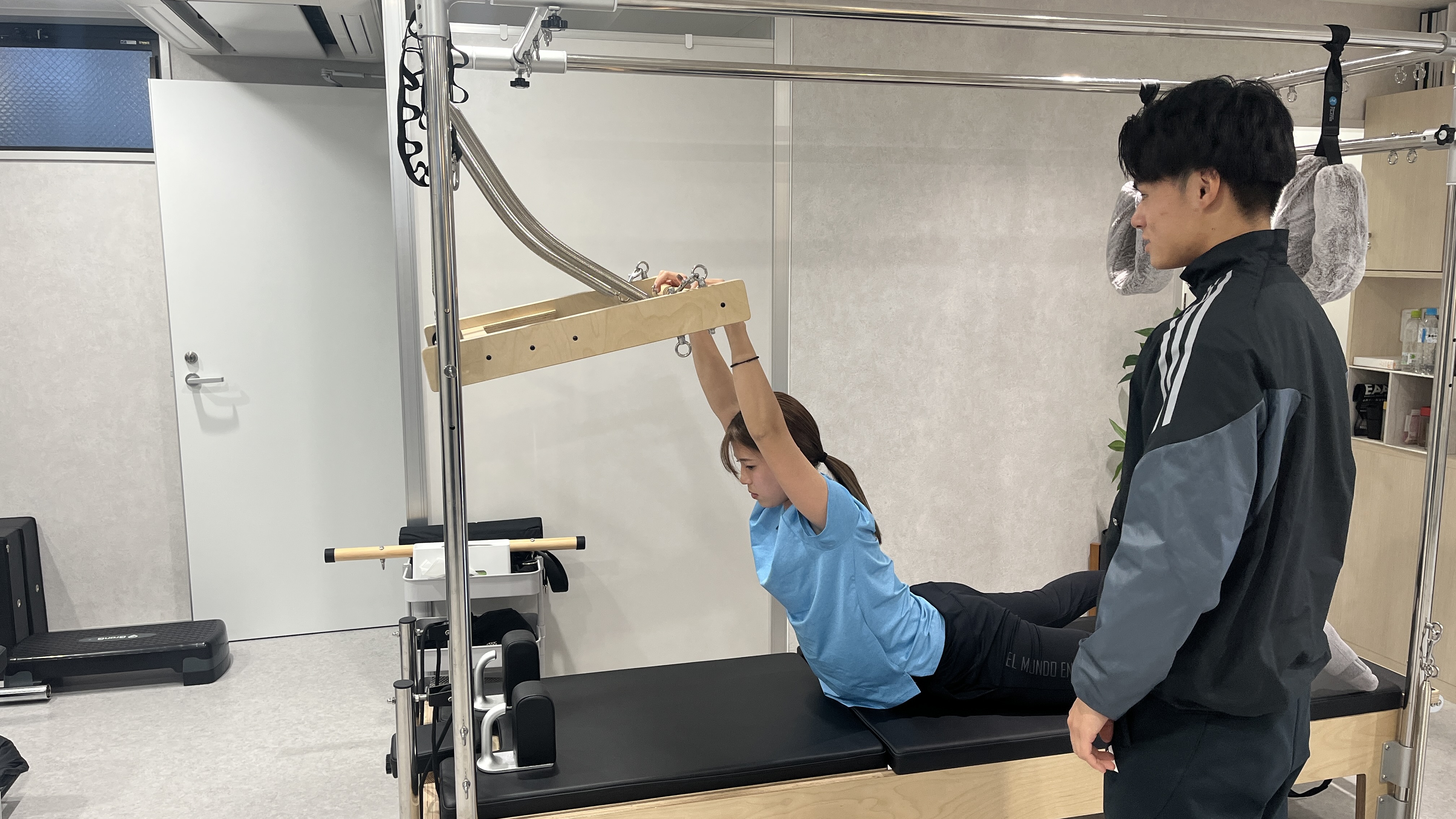 TRINITY URAWA ピラティスキャデラックでのトレーニング風景